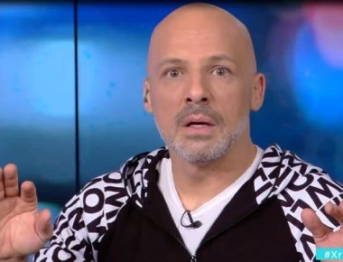 Ν. Μουτσινάς: «Είστε τρελοί;» - Τί ζήτησαν από τον παρουσιαστή να κάνει ζωντανά στην εκπομπή! (βίντεο)